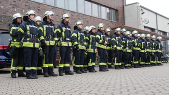 Freiwillige Feuerwehr Celle: FW Celle: 22 neue Feuerwehrleute ausgebildet - Truppmannausbildung Teil 1 in Celle abgeschlossen