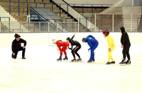 &quot;Was bin ich?&quot; on Ice: Das Eislauftraining mit Claudia Pechstein am 27. März 2003 bei Kabel 1 / Außerdem: Thomas Koschwitz als prominenter Ehrengast in der Sendung