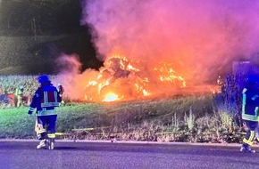 Kreispolizeibehörde Rhein-Kreis Neuss: POL-NE: Strohmiete gerät in Brand