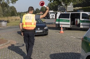 Hauptzollamt Potsdam: HZA-P: Ein Koffer voller Schmuggelzigaretten / Zoll wird bei Kontrollen auf der BAB 10 fündig