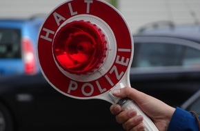 Polizeiinspektion Stade: POL-STD: Polizei kontrolliert Auto- und Radfahrer auf Handybenutzung