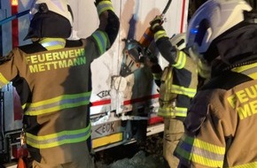 Feuerwehr Mettmann: FW Mettmann: Schwerer LKW-Unfall auf der BAB 3 / Drei Personen verletzt