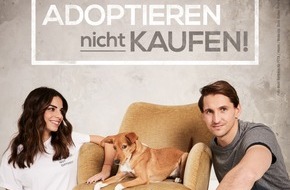 PETA Deutschland e.V.: René Adler und Lilli Hollunder appellieren in neuer PETA-Kampagne: Tiere adoptieren, nicht kaufen!