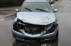 Polizeiinspektion Hameln-Pyrmont/Holzminden: POL-HOL: Holzminden Lindenalle / Unter dem Kiekenstein: Fahrer betrunken - Vorfahrt missachtet - Fahrer leicht verletzt / 8.000, -- EUR Sachschaden -