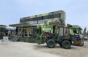 PIZ Personal: Neue KarriereTrucks für die Bundeswehr