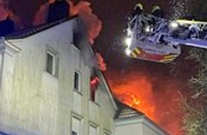 Polizei Mettmann: POL-ME: Brand in leerstehendem Fabrikgebäude - die Polizei ermittelt - Velbert - 2301081