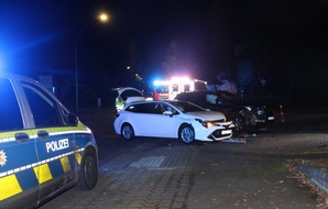 Polizei Rheinisch-Bergischer Kreis: POL-RBK: Bergisch Gladbach - Zusammenstoß zweier Pkw - eine Person leicht verletzt