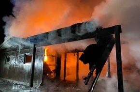 Feuerwehr Olpe: FW-OE: Vereinsheim brennt vollständig nieder