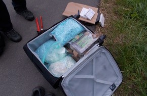 Hauptzollamt Bremen: HZA-HB: Zoll stellt 12 kg Kokain und weitere Drogen sicher Drogen statt IT-Gerät im Koffer