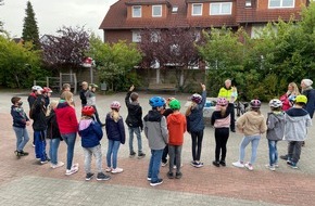 Polizeiinspektion Wilhelmshaven/Friesland: POL-WHV: Fahrradfahrausbildung für die 5. und 6. Jahrgänge am Lothar-Meyer-Gymnasium