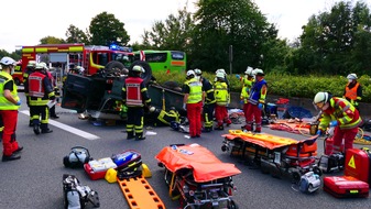 Feuerwehr Dortmund: FW-DO: 22.08.2021 - Verkehrsunfall auf der BAB 40 Fahrtrichtung Bochum