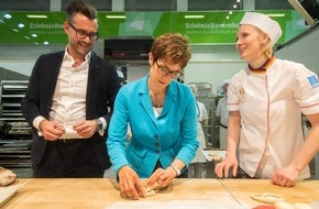 Zentralverband des Deutschen Bäckerhandwerks e.V.: Politik trifft Backkultur auf der Grünen Woche: Auf eine Brezel mit Kramp-Karrenbauer & Co.