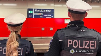Bundespolizeidirektion M&uuml;nchen: Bundespolizeidirektion M&uuml;nchen: Elektroschocker bei Kontrolle entdeckt / Bundespolizei stellt Waffe sicher
