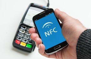 ERGO Group AG: Bezahlen mit dem Smartphone: Werden unsere Geldbörsen bald überflüssig?