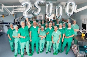 St. Antonius-Hospital Gronau GmbH: 25.000 Roboter-assistierte Prostataentfernungen: St. Antonius-Hospital Gronau z&auml;hlt zu den weltweit erfahrensten Zentren