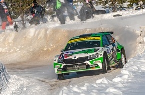 Skoda Auto Deutschland GmbH: Arctic Rallye Finnland: Von SKODA Motorsport unterstützter Andreas Mikkelsen baut Führung in der WRC2-Gesamtwertung aus