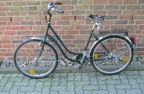 Polizeidirektion Hannover: POL-H: Zeugenaufruf mit Fotos des Fahrrades des Tatverdächtigen !  Unbekannter verletzt Pferd