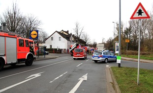 Feuerwehr Essen: FW-E: Frau wird von LKW erfasst und verstirbt an der Unfallstelle