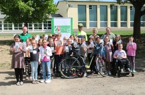 Kreispolizeibehörde Siegen-Wittgenstein: POL-SI: Speichenreflektoren an Grundschule in Siegen übergeben - #polsiwi