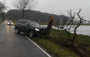Polizei Münster: POL-MS: Alkoholisiert gegen Baum gefahren - 85.000 Euro Sachschaden