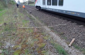 Bundespolizeiinspektion Hannover: BPOL-H: Zeugenaufruf: Gefährlicher Eingriff in den Bahnverkehr bei Schandelah