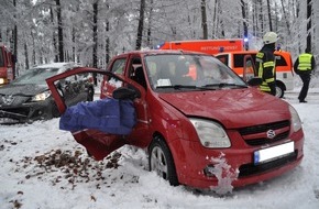 Freiwillige Feuerwehr Bedburg-Hau: FW-KLE: Verkehrsunfall: 7 Verletzte, darunter 2 Säuglinge