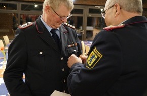 Feuerwehr Samtgemeinde Wathlingen: FW Wathlingen: Jahreshauptversammlung 2026 der Ortsfeuerwehr Gro&szlig;moor - Thomas Schworm mit dem Deutschen Feuerwehrehrenzeichen in Bronze geehrt