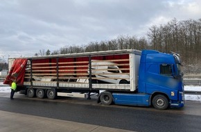 Polizeipräsidium Osthessen: POL-OH: Polizeiautobahnstation Bad Hersfeld stoppt Lkw-Gespann auf der A 4
