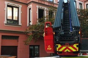 Feuerwehr Bremerhaven: FW Bremerhaven: Küchenbrand in Mehrfamilienhaus