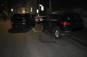 Polizei Mönchengladbach: POL-MG: Verkehrsunfall mit hohem Sachschaden auf der Aachener Straße 33