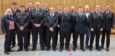 Freiwillige Feuerwehr Südheide: FW Südheide: Jahreshauptversammlung der Feuerwehr Oldendorf Dirk Bergmann mit der Ehrennadel in Bronze des LFV-Niedersachsen ausgezeichnet