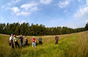 Krombacher Brauerei GmbH & Co.: Gemeinsames Projekt der DBU Naturerbe GmbH und Krombacher zur Renaturierung des "Möllersches Luch" in der Rüthnicker Heide abgeschlossen (BILD)