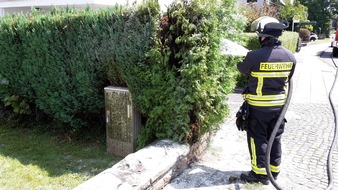 Feuerwehr Wetter (Ruhr): FW-EN: Gartenhecke gerät in Brand