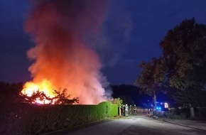 Feuerwehr Gelsenkirchen: FW-GE: Gartenlauben brennen in Bulmke-Hüllen