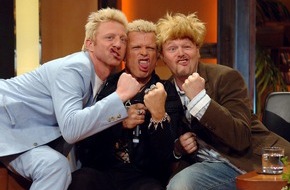 ProSieben: "TV total Tennis Spezial": Billy Idol gibt Boris Becker und Stefan Raab den letzten Schliff