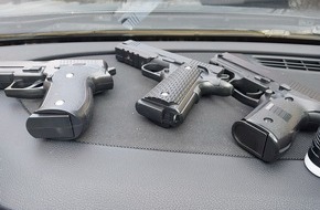 Bundespolizeidirektion München: Bundespolizeidirektion München: Mit drei Softairpistolen und einem Springmesser über die Grenze Bundespolizeiinspektion Waidhaus stellt verbotene Waffen sicher
