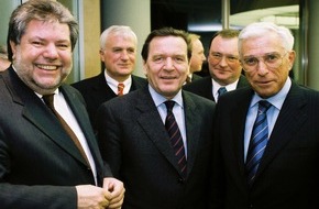 Boehringer Ingelheim: Bundeskanzler Gerhard Schröder besucht Boehringer Ingelheim