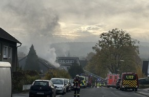 Feuerwehr Dortmund: FW-DO: Feuer in einer Dachgeschosswohnung im Dortmunder Süden - Drei Katzen starben