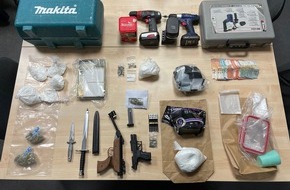 Polizei Dortmund: POL-DO: Nach Hinweisen auf Drogenhandel entdeckt die Polizei neben Betäubungsmitteln Waffen und mögliches Diebesgut