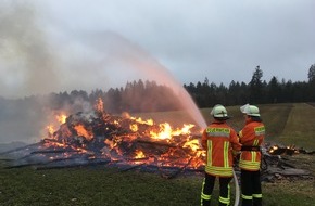 Kreisfeuerwehrverband Calw e.V.: KFV-CW: Blitzschlag setzt Scheune in Brand - Keine Verletzten - 20.000 Euro Sachschaden