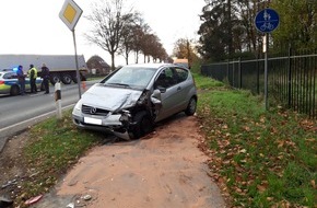 Freiwillige Feuerwehr Bedburg-Hau: FW-KLE: Drei Verletzte nach Zusammenstoß zwischen zwei PKW und einer LKW Arbeitsbühne