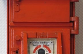 Feuerwehr Essen: FW-E: Grillsaison eröffnet, Dachstuhlbrand gemeldet