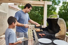 Deutscher Verband Flüssiggas e.V.: Zu Hause sicher grillen und Qualmbelästigung minimieren / Warum Flüssiggas-Grills gerade jetzt ihre besonderen Vorteile unter Beweis stellen