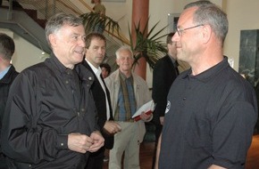 DLRG - Deutsche Lebens-Rettungs-Gesellschaft: Bundespräsident Horst Köhler überrascht Rescue2008-Team  im Organisationsbüro