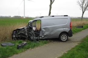 Polizeidirektion Flensburg: POL-FL: Südermarsch - Pkw nach Überholversuch zwischen zwei LKW geraten/Schutzengel im Einsatz