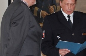 Polizeiinspektion Cuxhaven: POL-CUX: Hemmoorer Polizeichef in Pension - Der bekennende "Familienmensch" Ralf Stabbert freut sich auf mehr Zeit für seine Lieben und den Garten (Bilder in der digitalen Pressemappe)