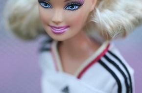 Mattel GmbH: Kick it like Barbie! / Die DFB-Barbie schnürt schon jetzt die Fußballschuhe für die Frauenfußball Weltmeisterschaft 2011 (mit Bild)