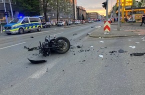 Feuerwehr Mülheim an der Ruhr: FW-MH: Schwerer Verkehrsunfall zwischen PKW und Motorrad