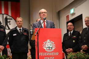 FW-PB: Feuerwehrsenioren feiern im Sport- und Kulturzentrum