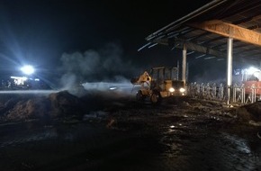 Feuerwehr Wetter (Ruhr): FW-EN: Wetter - Remise in den Ruhrwiesen in Flammen